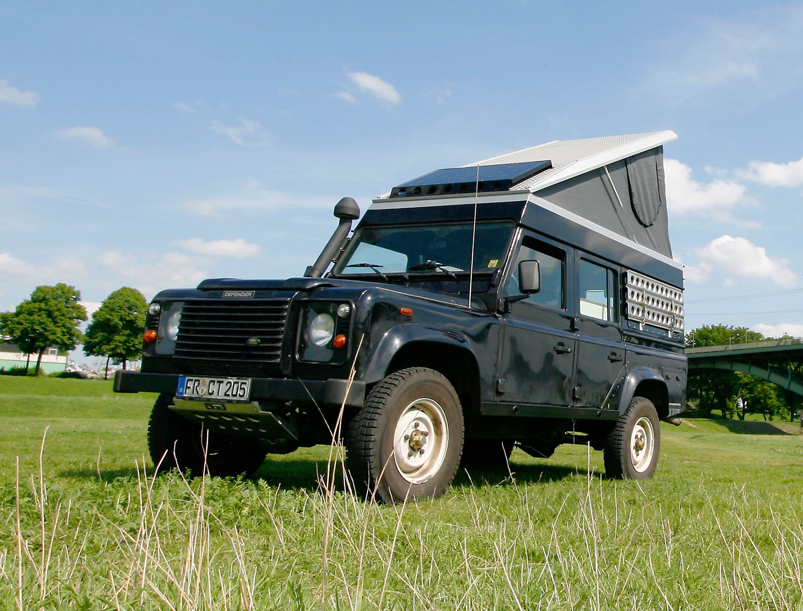 Land Rover Defender Allradfahrzeug